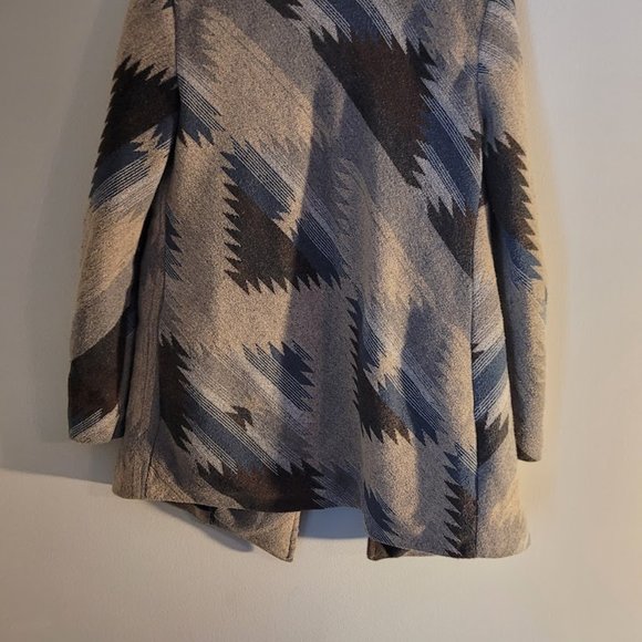 Multi Colored Light Winter Jacket, size medium, comfortable, warm - Picture 3 of 6